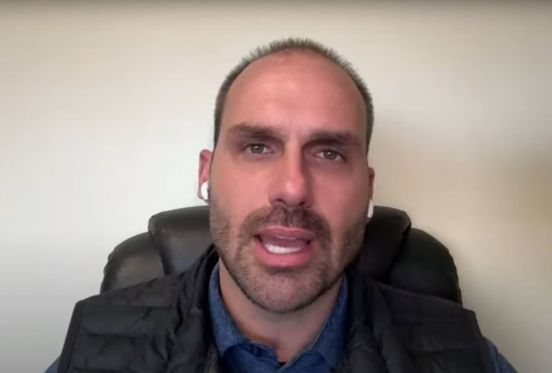 Eduardo Bolsonaro decide futuro do mandato com fim da licença parlamentar