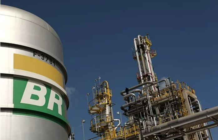 Municípios produtores de petróleo recebem terceiro repasse do ano com forte queda; Campos perdeu 51,7% e São João da Barra 75,8%