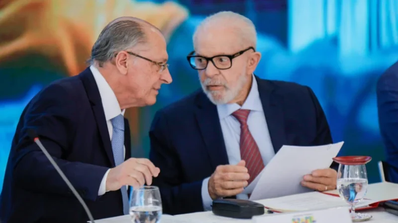 O presidente Lula e o vice Alckmin estão finalizando um plano para ajudar empresas prejudicadas pelas tarifas de 50% impostas pelos EUA.