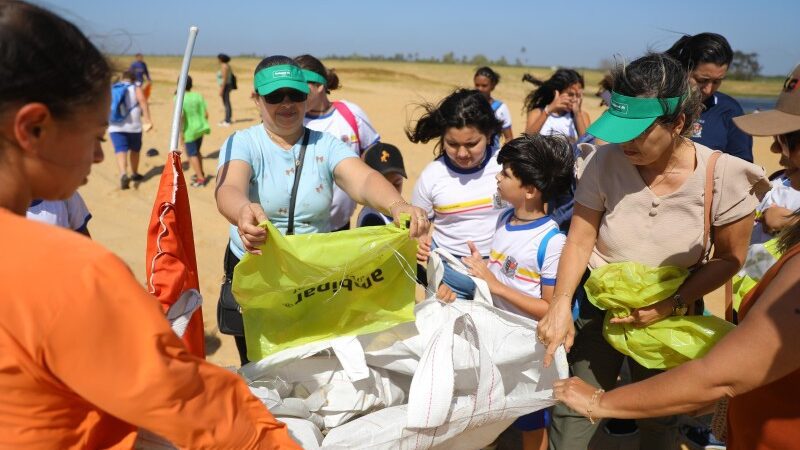 Mutirão de limpeza reúne mais de 600 voluntários em Iquipari