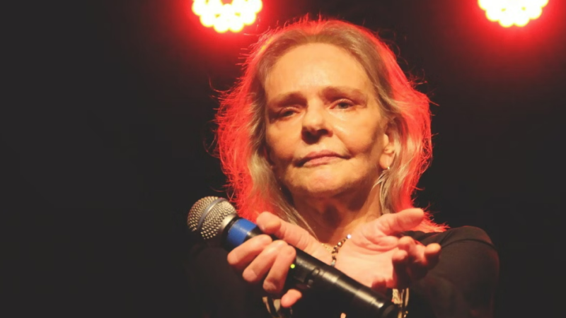 Morre Angela Ro Ro, ícone da música brasileira, aos 75 anos