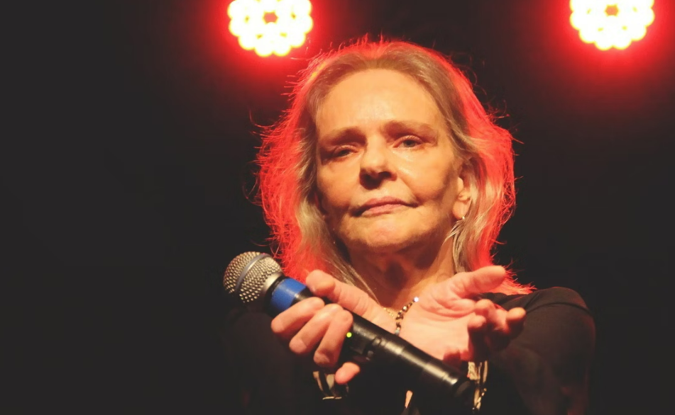 Morre Angela Ro Ro, ícone da música brasileira, aos 75 anos