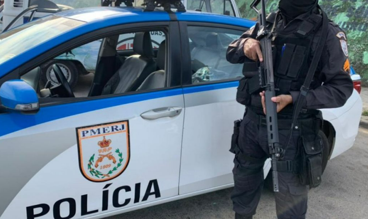 Polícia apreende drogas após perseguição na Vila Esperança em São João da Barra