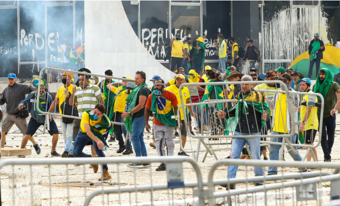 Bolsonaro e aliados deverão pagar R$ 30 milhões pela depredação no 8/1