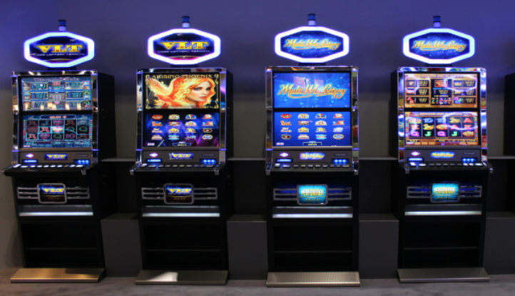 Deputado tenta barrar decreto de Cláudio Castro que liberou máquinas de aposta no Rio