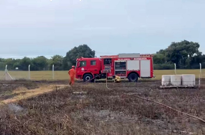Homem passa mal durante incêndio em vegetação em São João da Barra