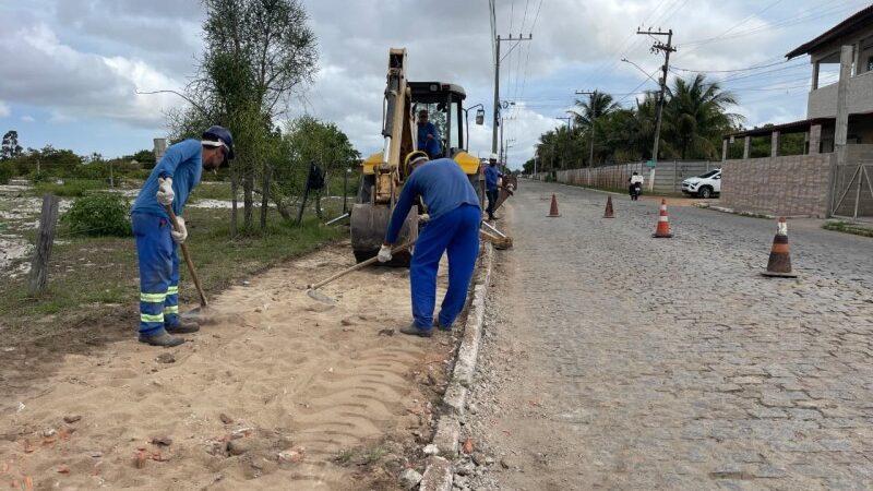 Cajueiro recebe obras de drenagem e recuperação de paralelo em uma das principais vias