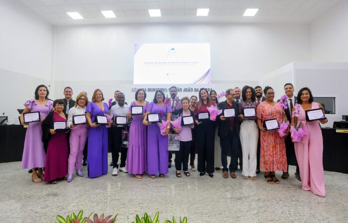 Professores de São João da Barra recebem reconhecimento de honra ao mérito no Legislativo