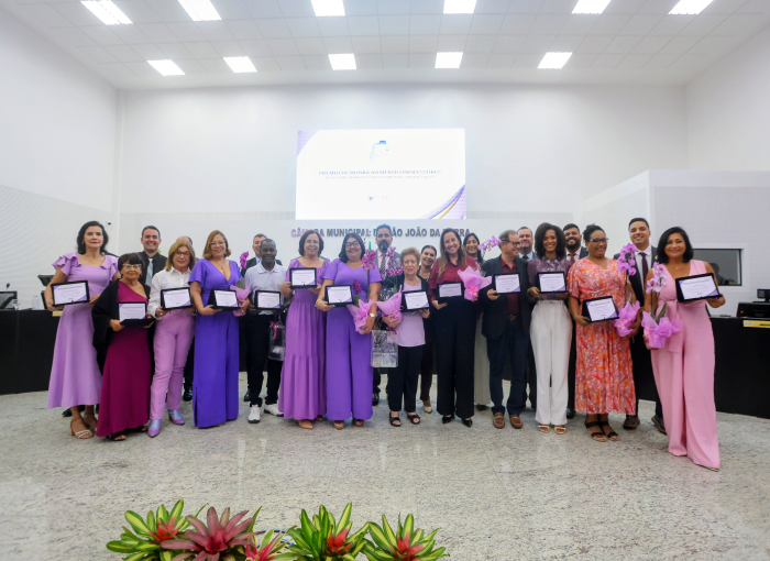 Professores de São João da Barra recebem reconhecimento de honra ao mérito no Legislativo