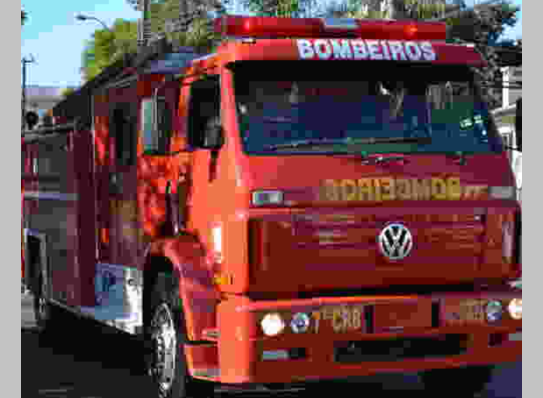 Incêndio destrói carro e danifica casa na Praia do Açu em São João da Barra