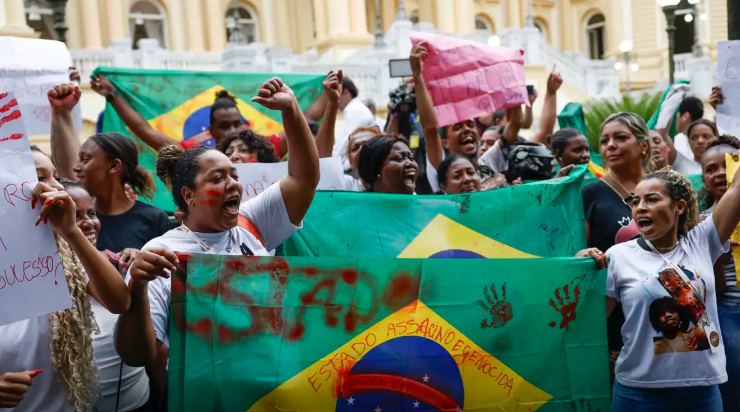 Moradores do Alemão e da Penha protestam contra mortes em operação