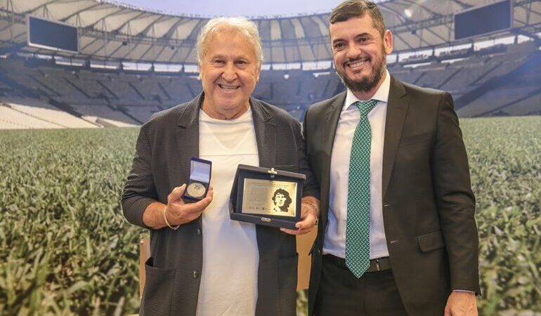 Zico sugere a Bacellar a criação do Museu do Futebol