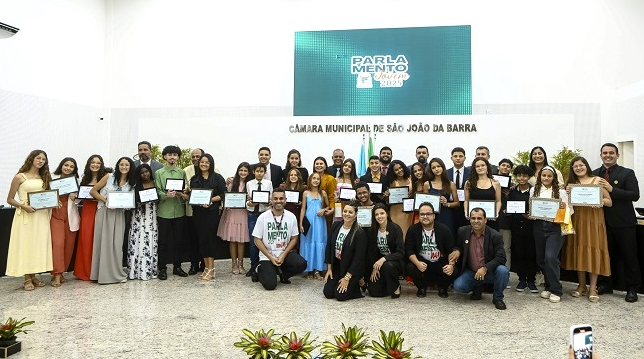 Estudantes sanjoanenses tomam posse no Parlamento Jovem e simulam uma jornada parlamentar