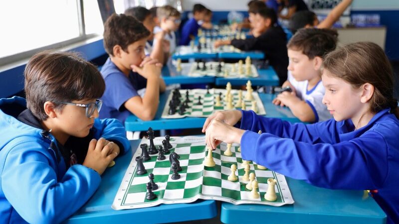 Jogos Interclasses de Xadrez movimentam escolas municipais em SJB