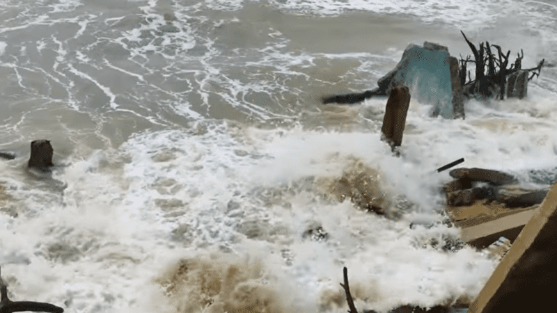 Fortes ressacas atingem o litoral de São João da Barra e causam destruição em Atafona, Grussaí e Praia do Açu