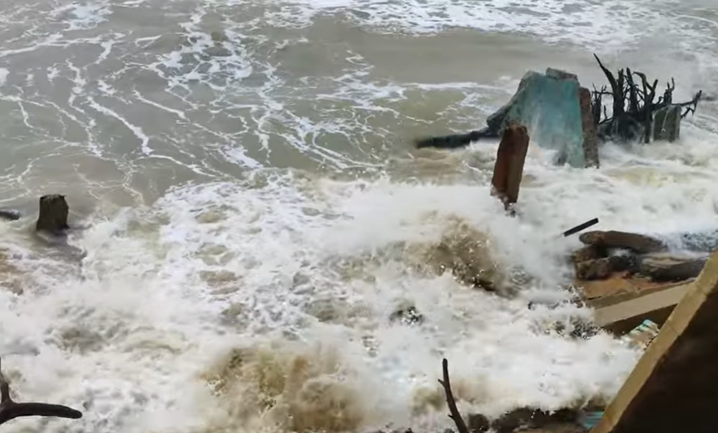 Fortes ressacas atingem o litoral de São João da Barra e causam destruição em Atafona, Grussaí e Praia do Açu