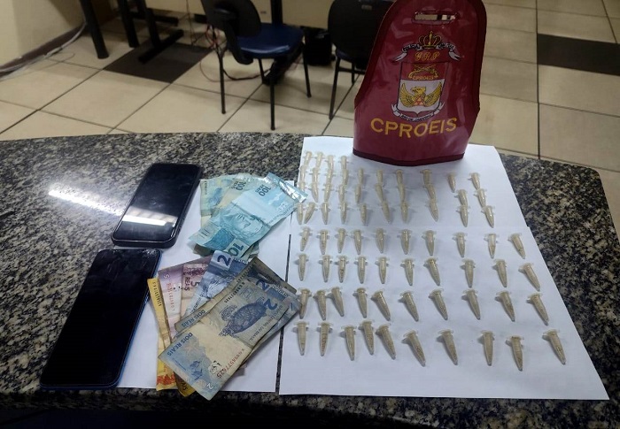 Duas mulheres, mãe e filha são presas por tráfico de drogas em São João da Barra.