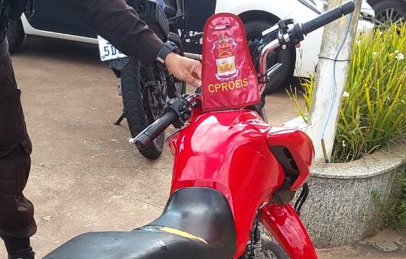 Polícia Militar apreendeu uma motocicleta e deteve um Jovem em São João da Barra