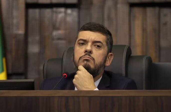 Bacellar protocola pedido de licença na Alerj
