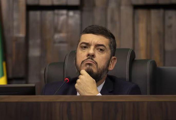 Bacellar protocola pedido de licença na Alerj