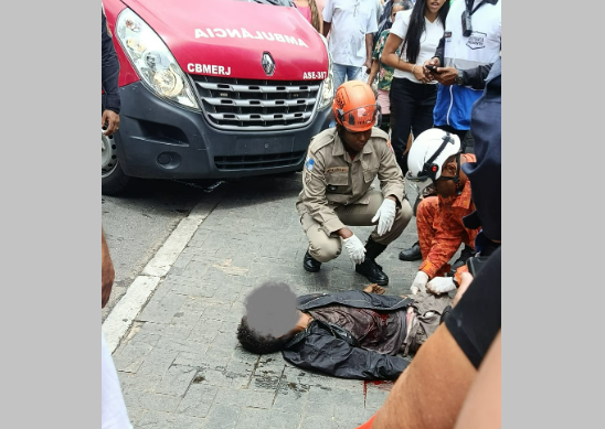 Homem em surto morre após avançar com faca contra policial na Pelinca, no centro de Campos