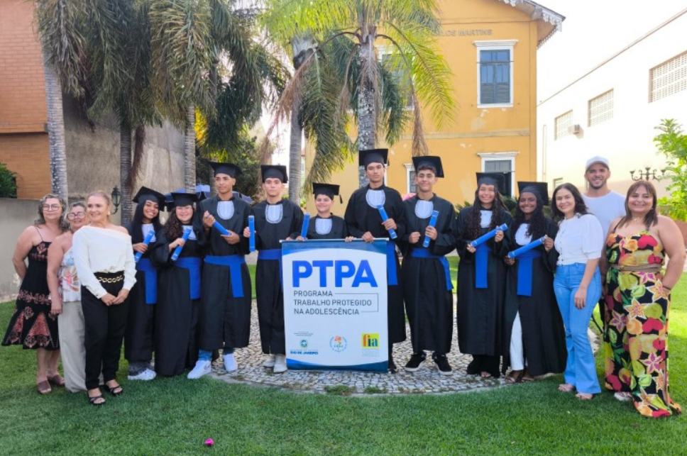 Jovens do Programa de Trabalho Protegido na Adolescência recebem certificados em SJB