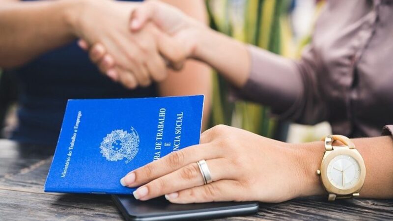 Balcão de Oportunidades com 400 vagas de emprego em SJB e região