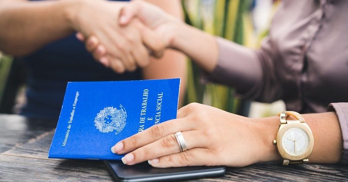 Balcão de Oportunidades com 400 vagas de emprego em SJB e região