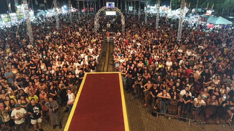 Piseiro de Maíza Lima e pagode de SPC e Mumuzinho embalam verão de SJB
