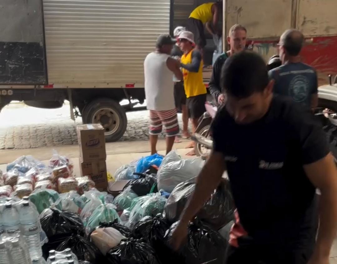 Jeep Clube de SJB leva para MG donativos arrecadados em campanha