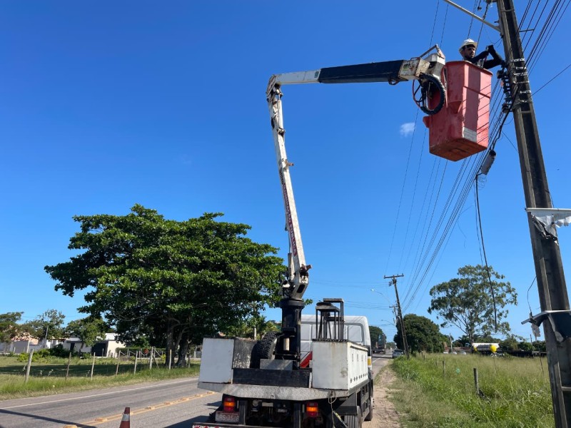 Instalação de luminárias de LED na RJ-240 aproxima SJB da marca de 9 mil pontos modernizados