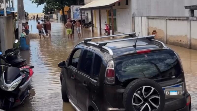 Cheia do Rio Paraíba do Sul com reflexos em alguns pontos de SJB