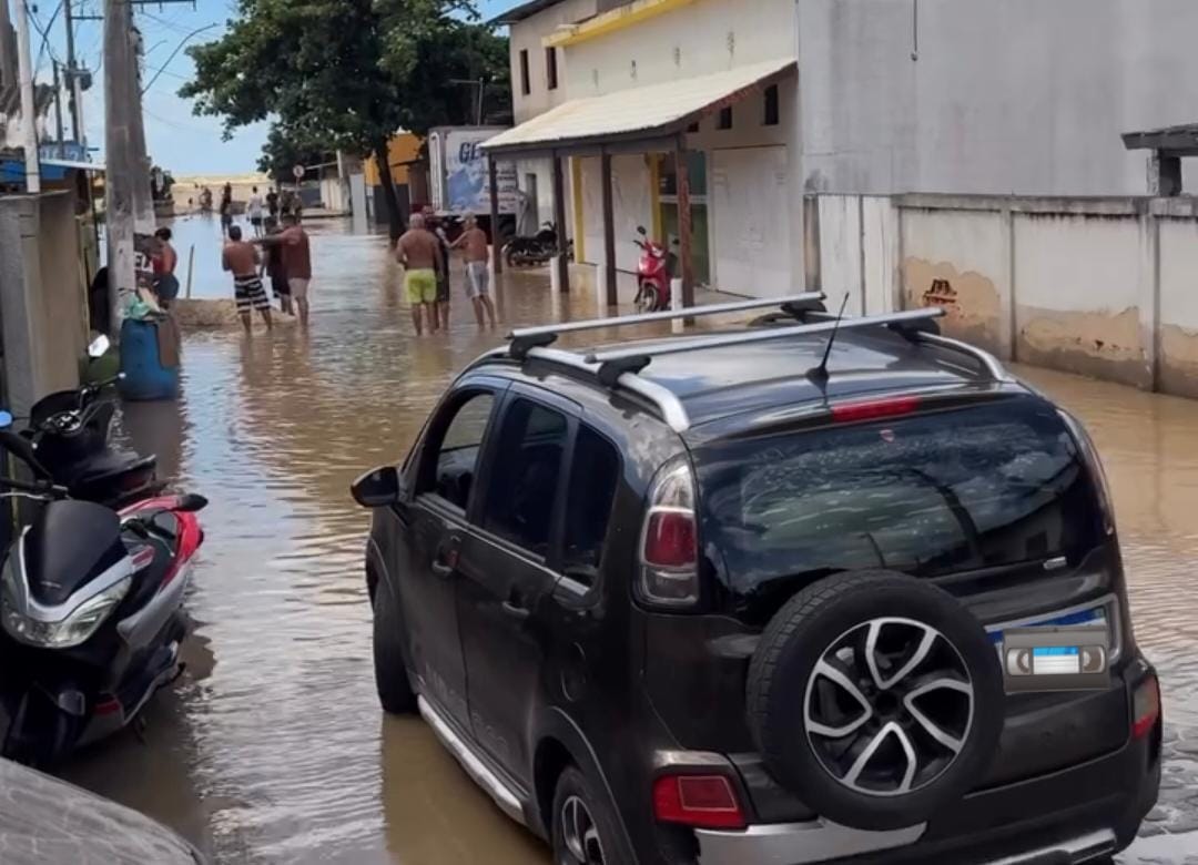 Cheia do Rio Paraíba do Sul com reflexos em alguns pontos de SJB