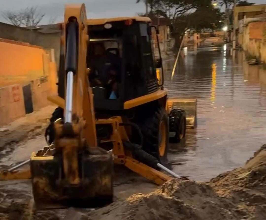 Defesa Civil atua na Baixada do Pontal em Atafona para ajudar água escoar