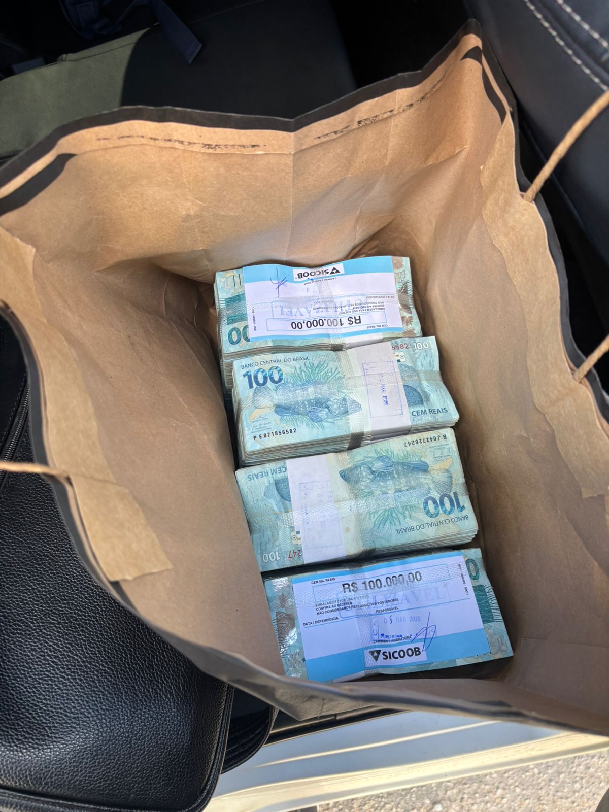 PF apreende cerca de R$ 400 mil com empresário em Campos