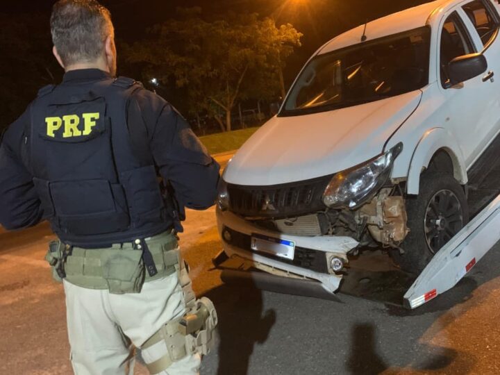 PRF recupera caminhonete furtada após perseguição na BR-101, em Campos