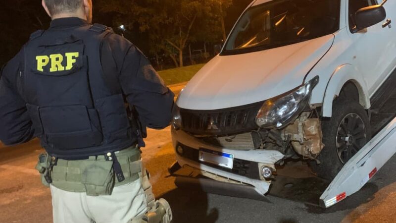 PRF recupera caminhonete furtada após perseguição na BR-101, em Campos