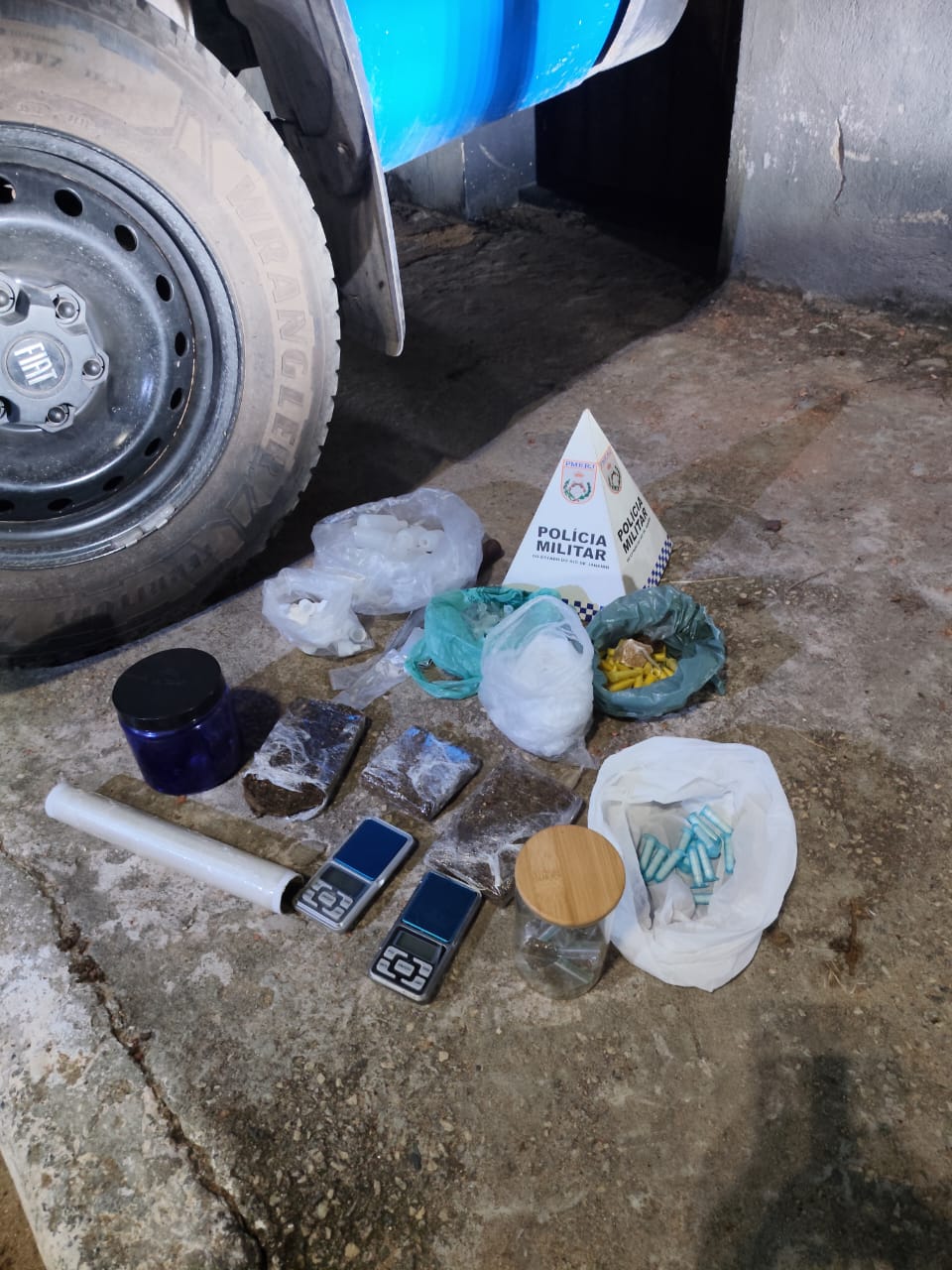 PM é monitorada por drone do tráfico, mas consegue apreender droga em Atafona