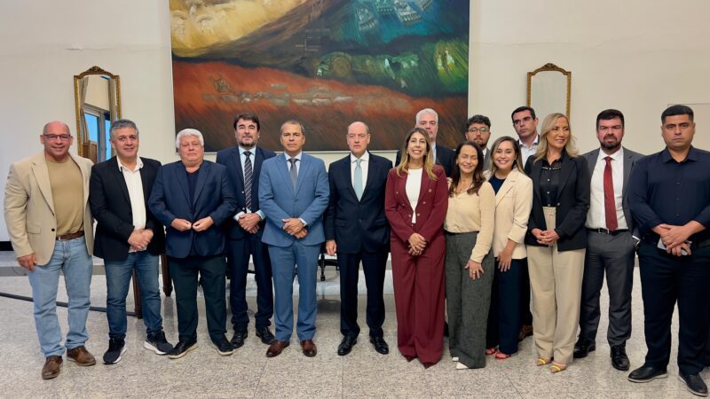 Prefeita Carla Caputi participa de reunião da Ompetro com governador em defesa dos royalties