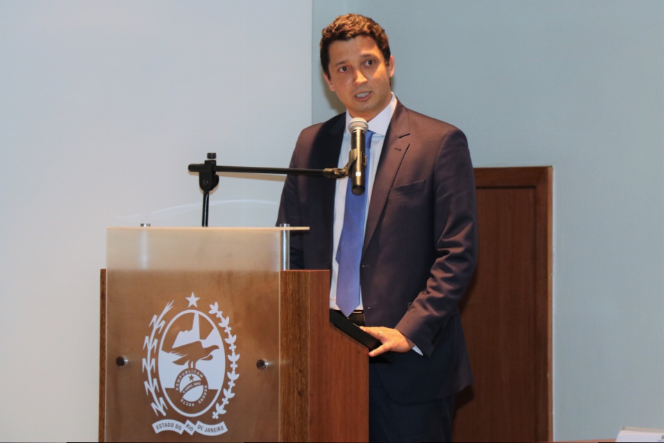 Governador em exercício nomeia novos secretários