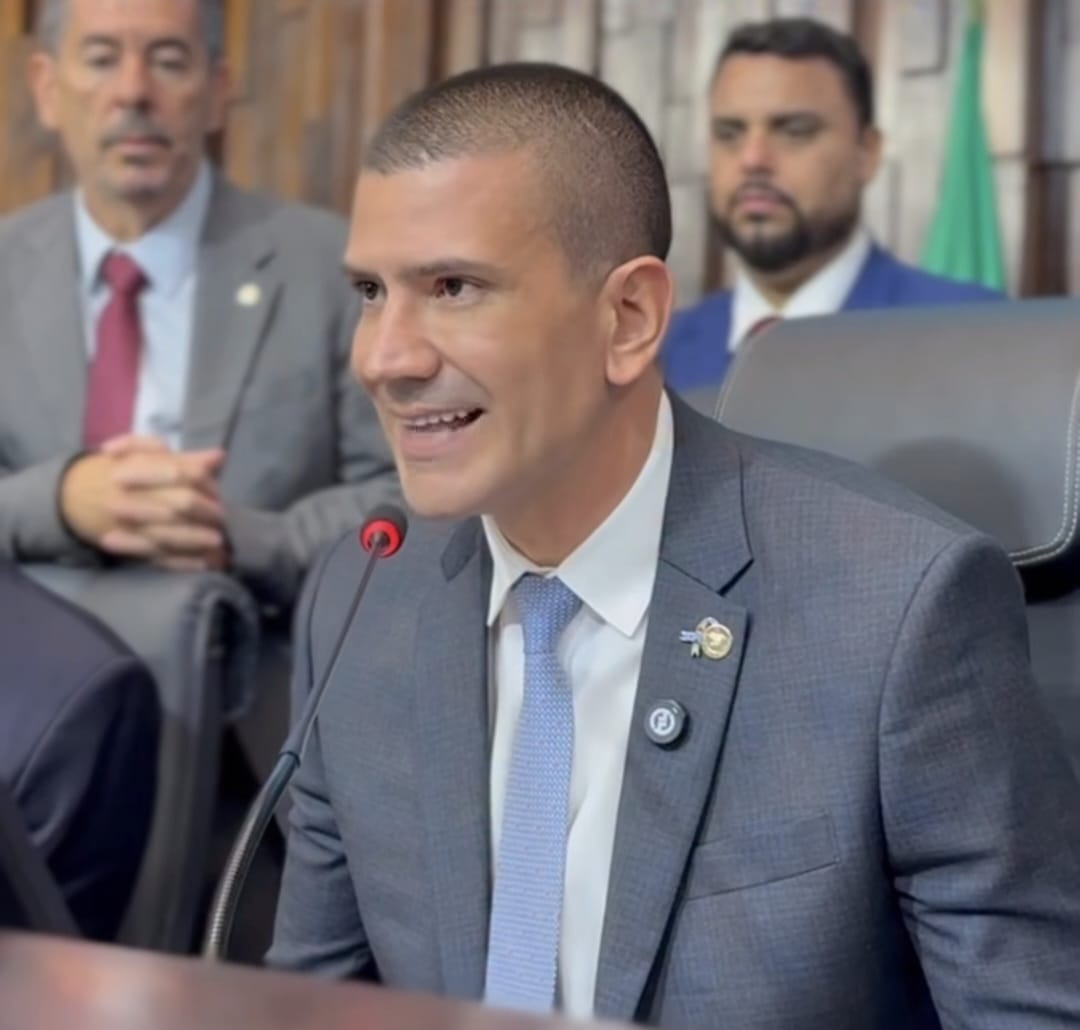 Douglas Ruas é eleito presidente da Alerj após impasse judicial e nova votação