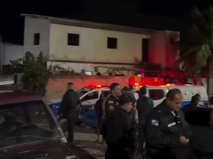 PM impede luta ilegal em praça nas casinhas de Atafona