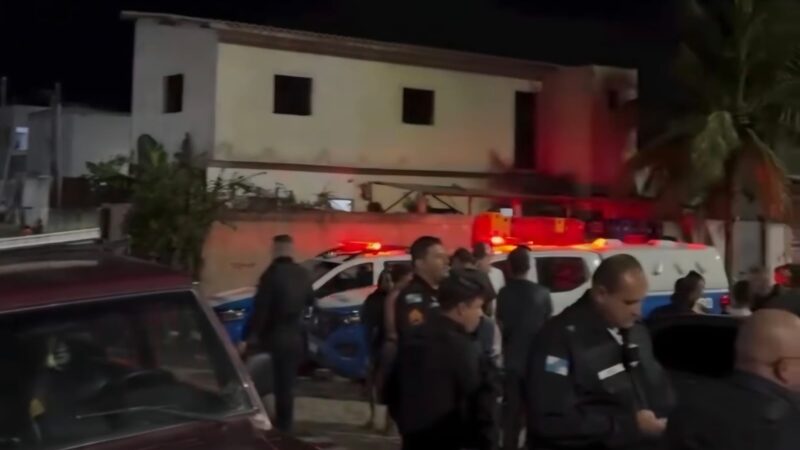 PM impede luta ilegal em praça nas casinhas de Atafona