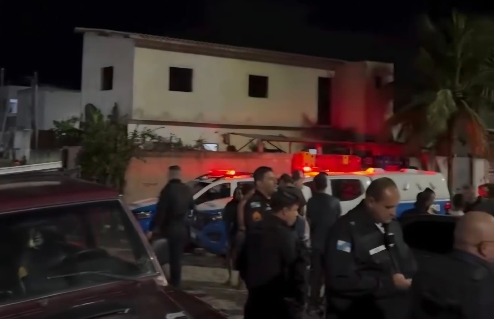 PM impede luta ilegal em praça nas casinhas de Atafona