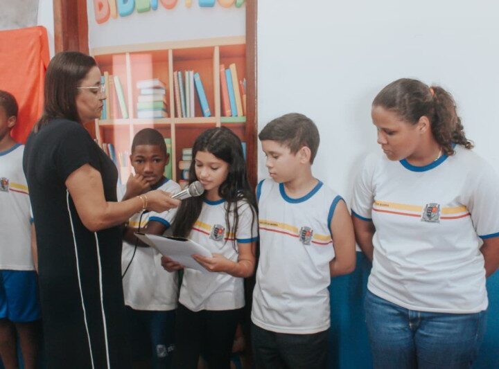 Estudantes da rede municipal ganham acesso a novo acervo literário e pedagógico em biblioteca do Ciep-265