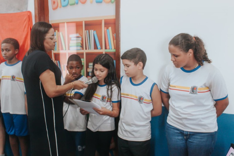 Estudantes da rede municipal ganham acesso a novo acervo literário e pedagógico em biblioteca do Ciep-265