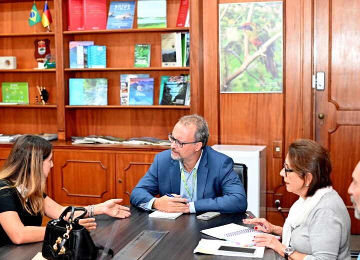 Carla Caputi reforça com o novo secretário do Ambiente demandas sobre a erosão