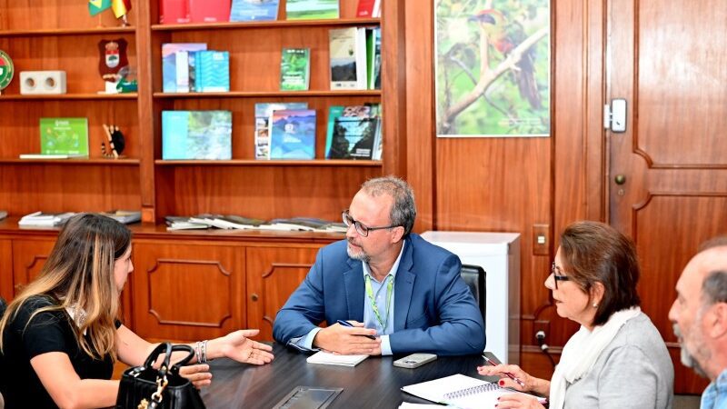 Carla Caputi reforça com o novo secretário do Ambiente demandas sobre a erosão