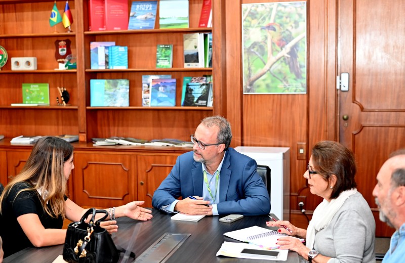 Carla Caputi reforça com o novo secretário do Ambiente demandas sobre a erosão