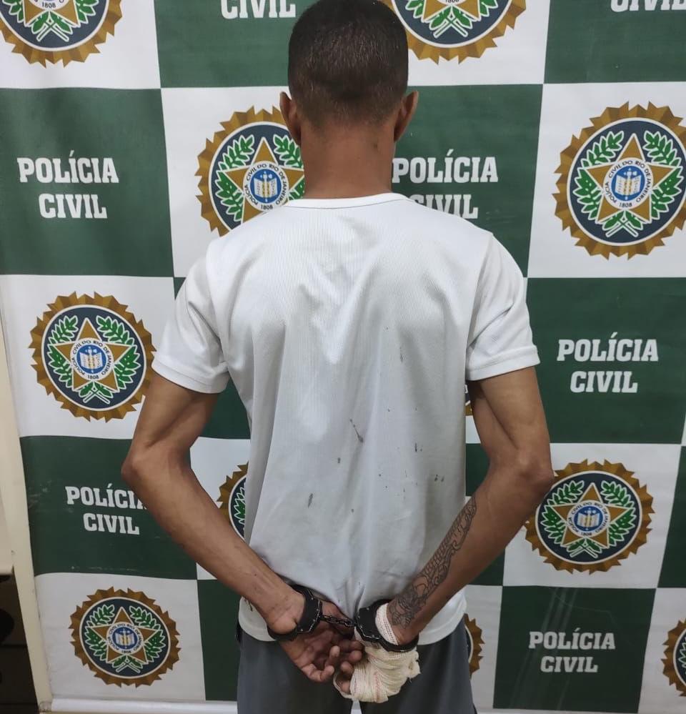 Homem é preso por cárcere privado em Atafona e polícia descobre mandado por tráfico de drogas